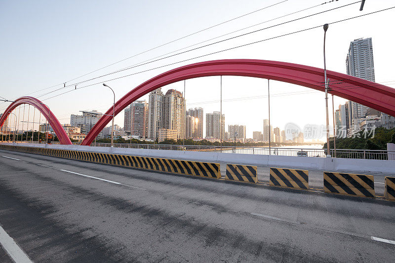 中国广州大桥上的道路