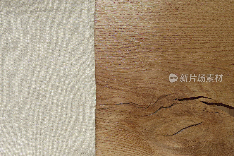亚麻桌布从左边的木桌。