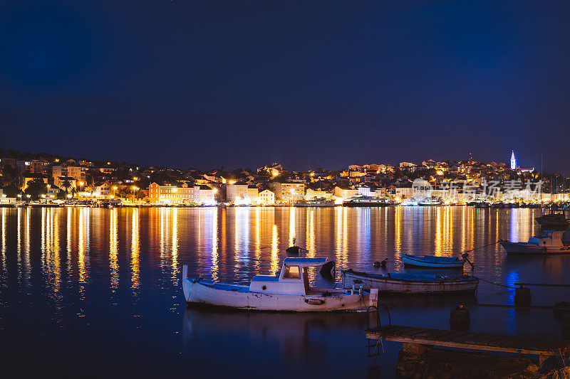 马里城市夜景Lošinj