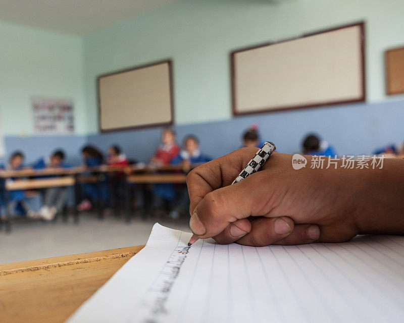 小学生如何在课堂上学习写作的特写