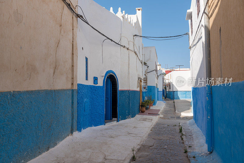 摩洛哥首都拉巴特卡斯巴德乌代亚狭窄的蓝白街道