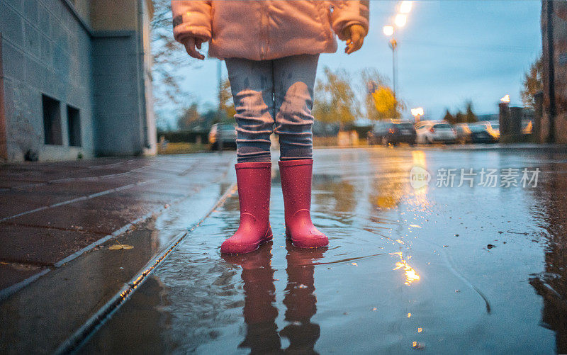 粉色雨靴子