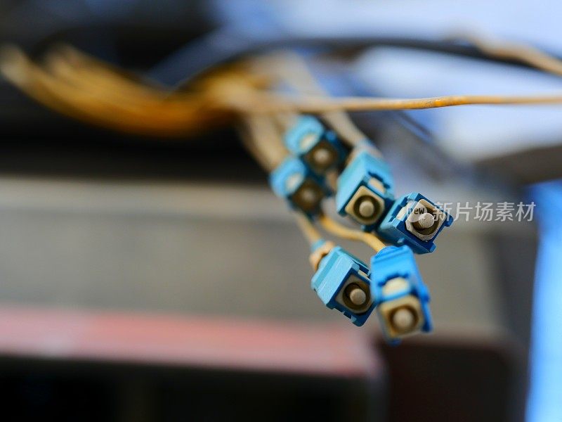 旧终端与光纤电缆连接