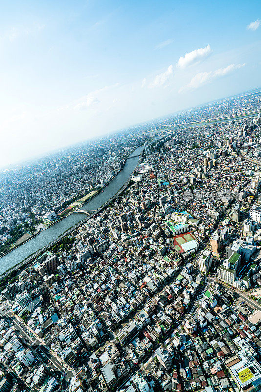 东京摩天大楼的空中全景图