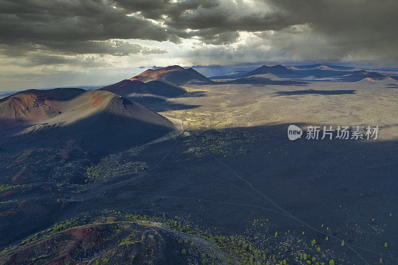 俄罗斯堪察加半岛Tolbachik火山建筑群鸟瞰图