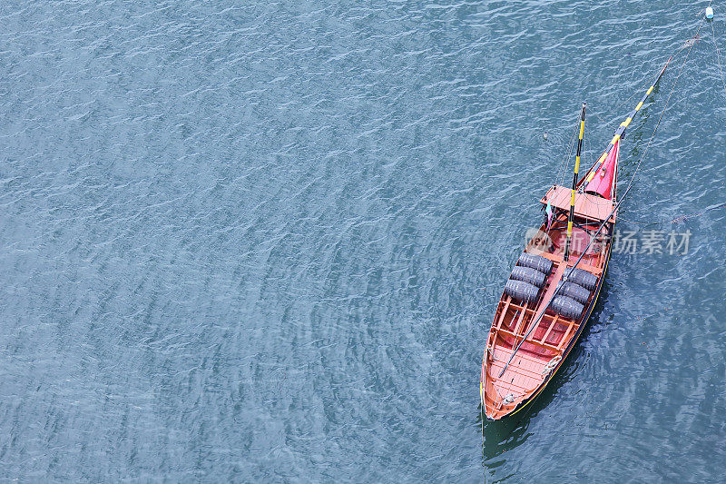 杜罗河上的传统波尔图船