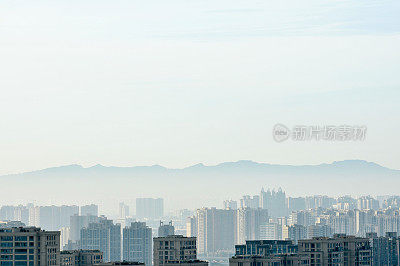 城市天际线在日出，成都，中国