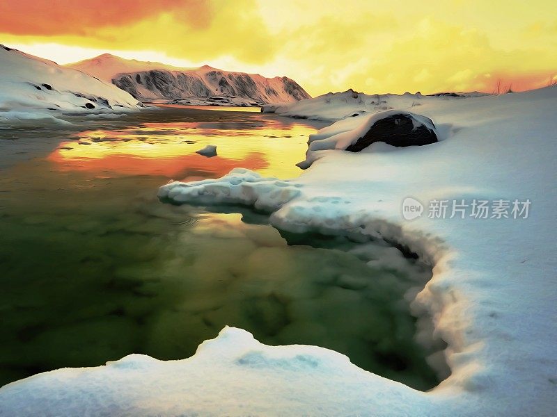 日落时分的冰冻峡湾