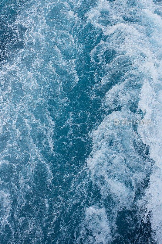 全帧汹涌的海水背景