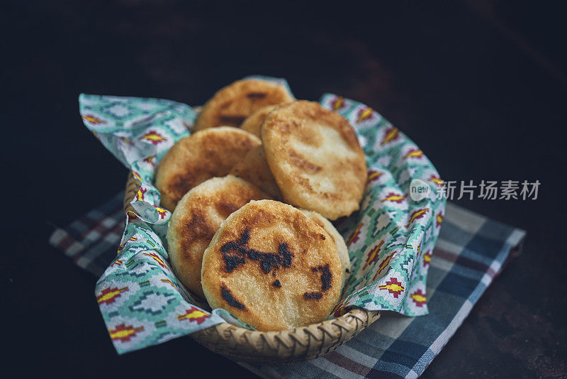 新鲜烤玉米饼