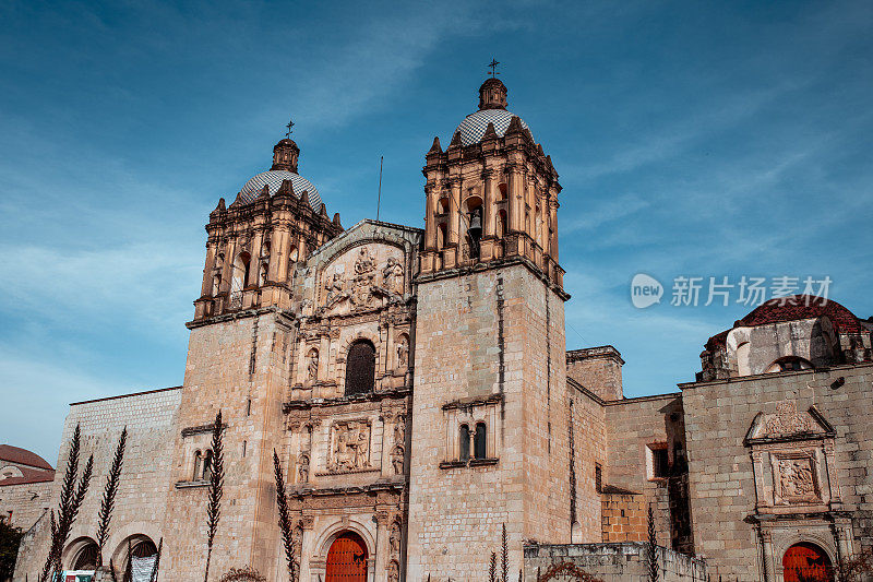 地标性建筑圣多明戈大教堂位于历史悠久的瓦哈卡市中心