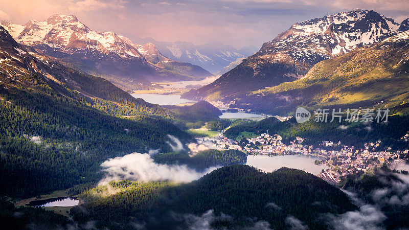 瑞士恩加丁，圣莫里茨，西尔瓦普拉那和马洛加日落时的高山景观