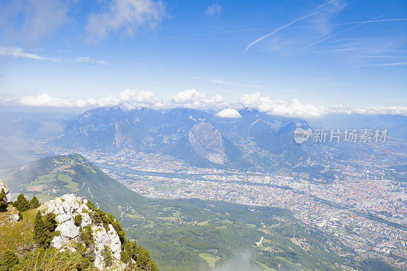 格勒诺布尔秋日的Moucherotte山景