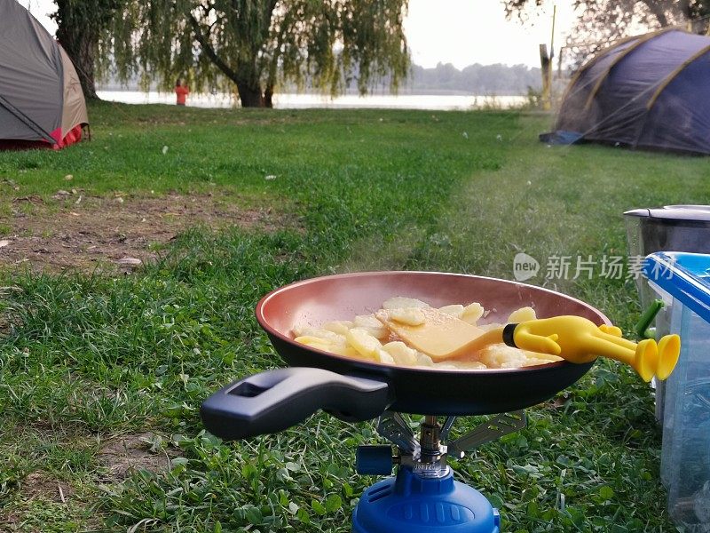 露营生活享受自制的食物，自然和美丽的康斯坦茨湖