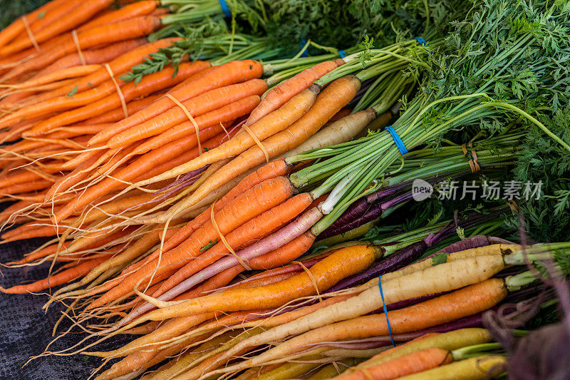 有机荷兰胡萝卜在农贸市场展出