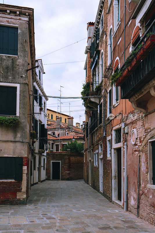 清晨意大利威尼斯的空旷街道
