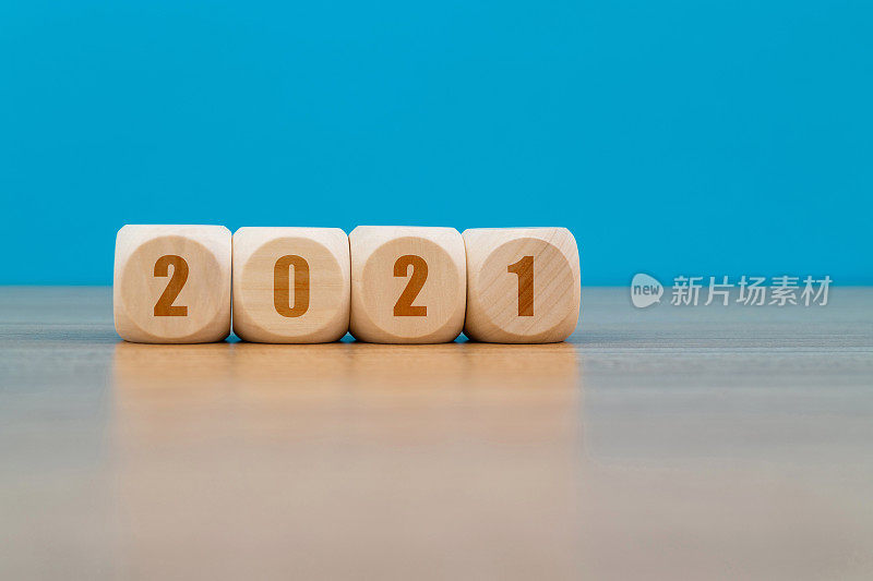 摆在桌上的是2021号木块