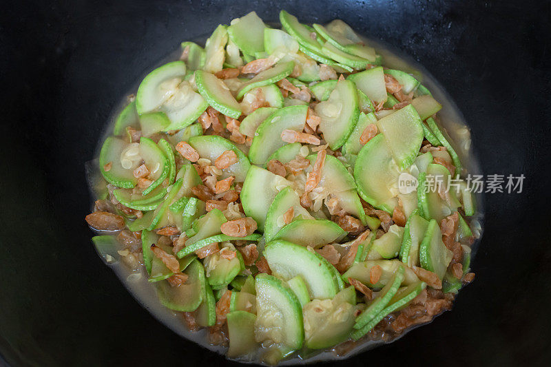 健康饮食:西葫芦和虾