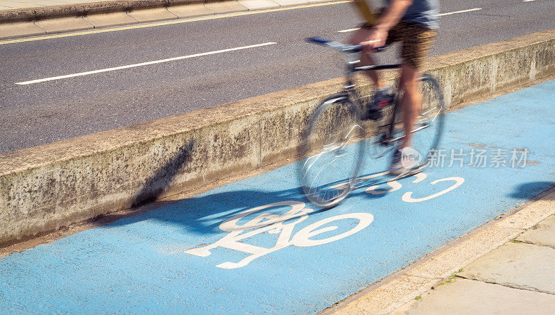 使用与道路分开的自行车道