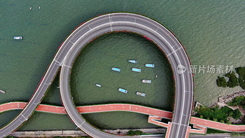 从空中鸟瞰海滨公路