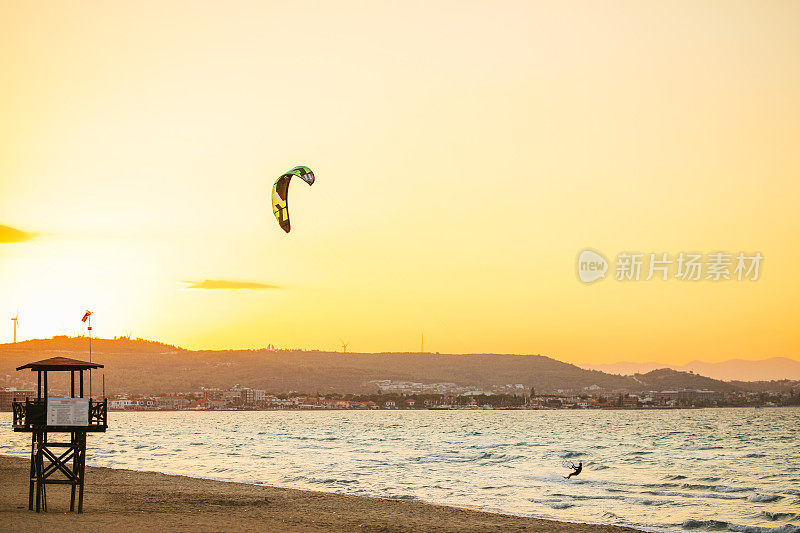 波浪滑翔伞冲浪