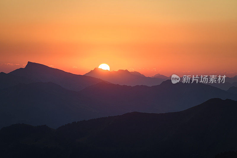 山上日出的美景