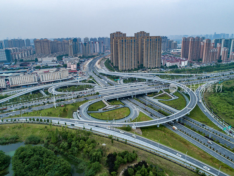 俯瞰现代立交桥，上海，中国