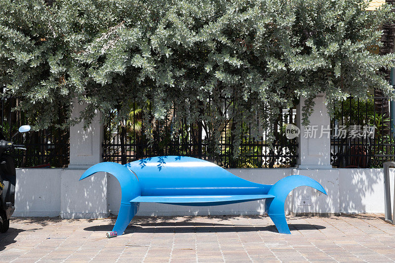 佛罗里达基韦斯特的水上主题长椅