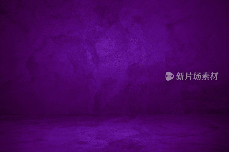 紫色灰泥墙面和地板室内房间背景用作产品展示，模型，广告模板。暗紫色混凝土房间背景。基座或舞台背景。