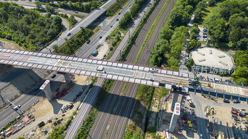 公路桥梁施工现场。鸟瞰图