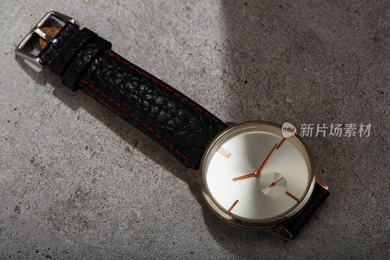 现代简约的真皮表带腕表