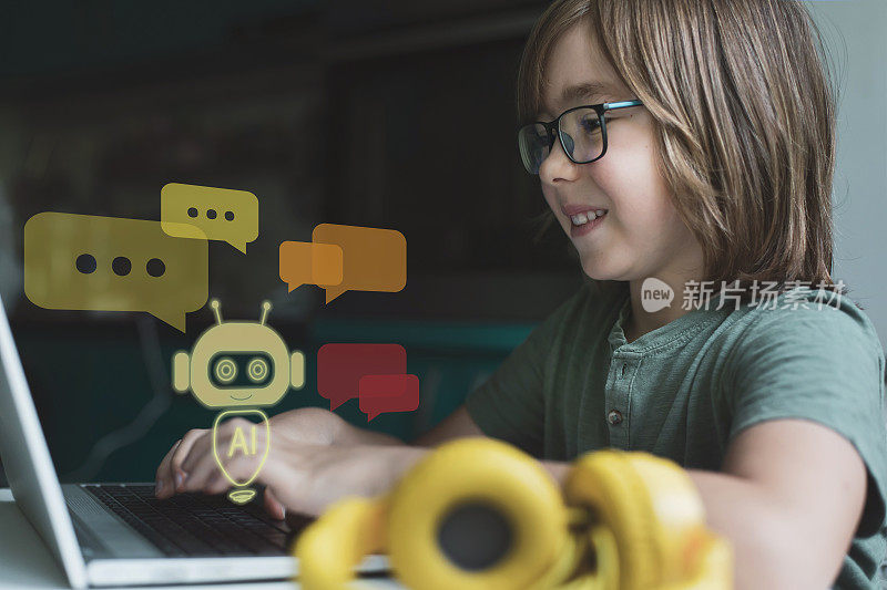 微笑的男孩在电脑或移动应用程序中使用系统AI聊天机器人。聊天机器人对话，Ai人工智能技术。开放AI生成。未来的技术。网络上的虚拟助手。