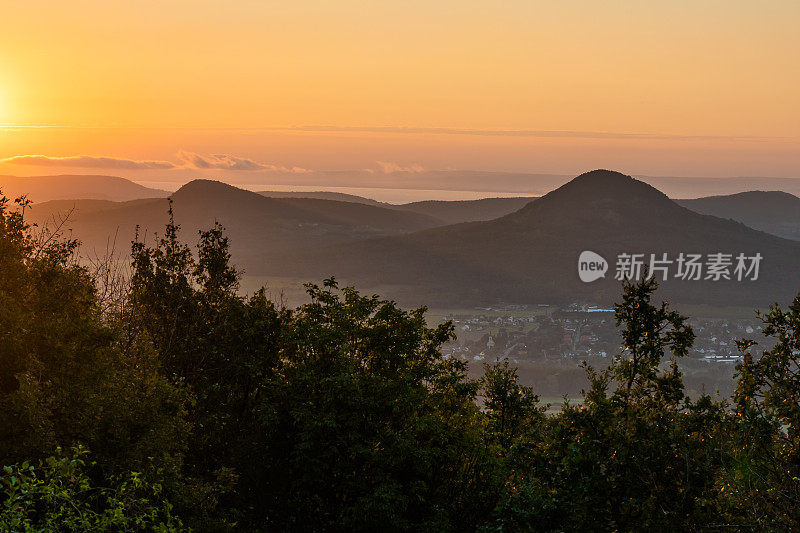 巴拉顿高地的日出