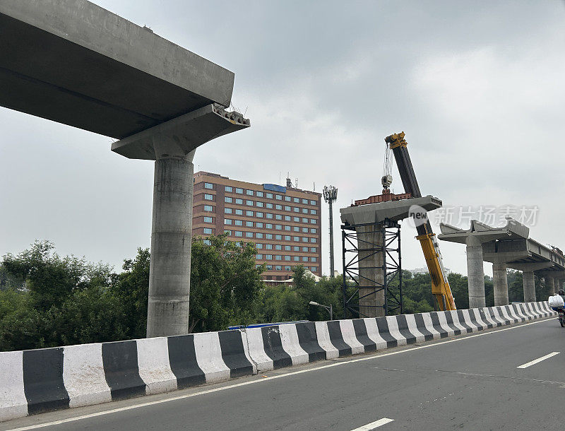 高架道路正在建设中。