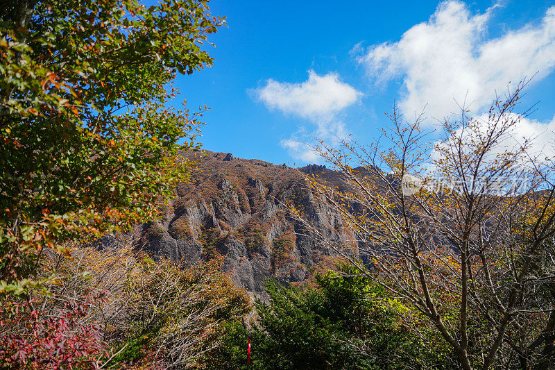 汉罗山的悬崖和岩石(济州岛)