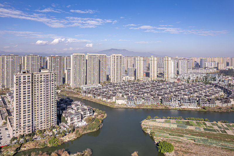 城市别墅和高层住宅鸟瞰图