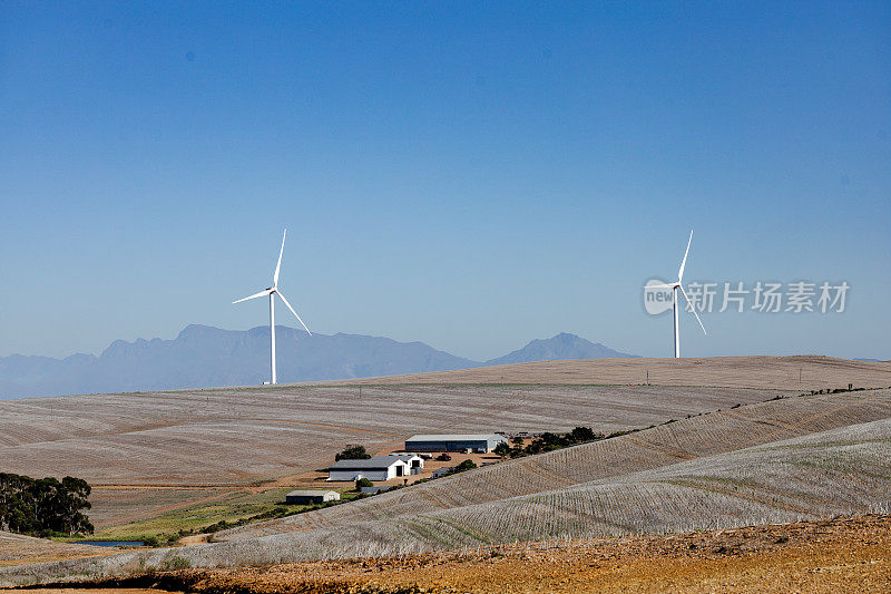 南非的风力涡轮机产生可再生绿色能源