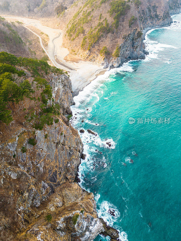 鸟瞰三陆海岸的岩石海岸线-岩手，北日本