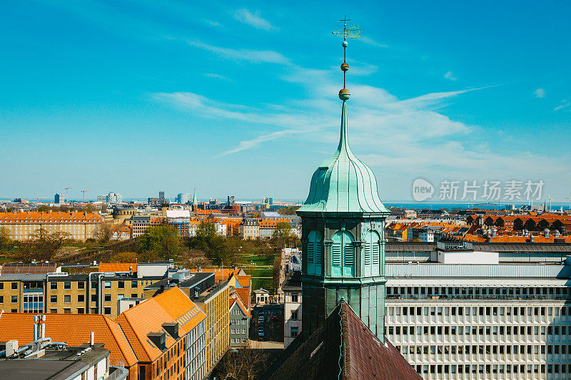 丹麦哥本哈根的街道和城市景观的高角度视图