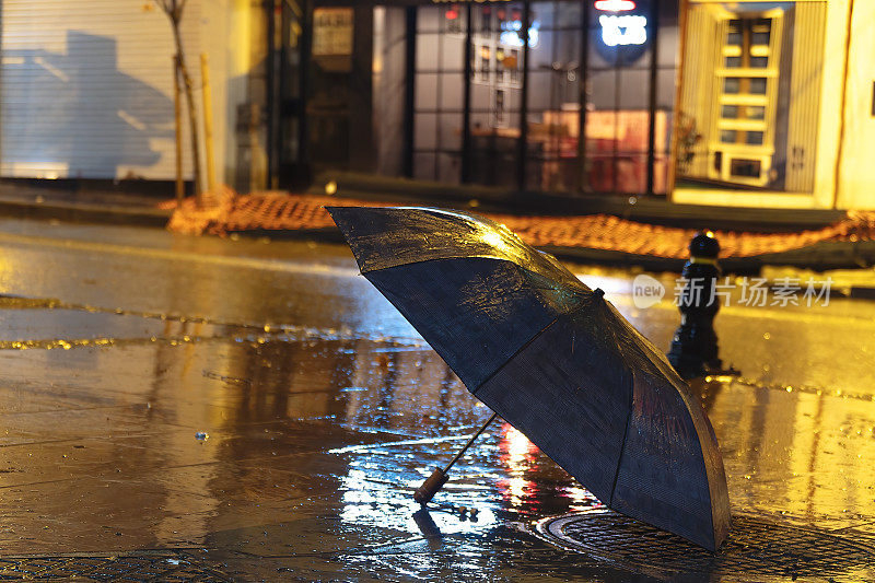 暴风雨、洪水等夜间极端天气