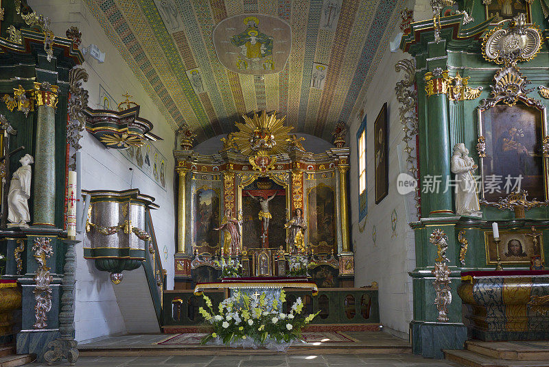 乡村教堂的巴洛克式内部装饰