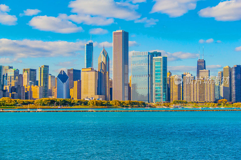 芝加哥摩天大楼的天际线和密歇根湖，伊利诺伊州(P)