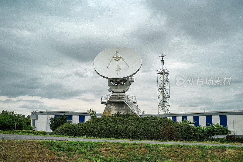 德国莱茵河附近的卫星控制站
