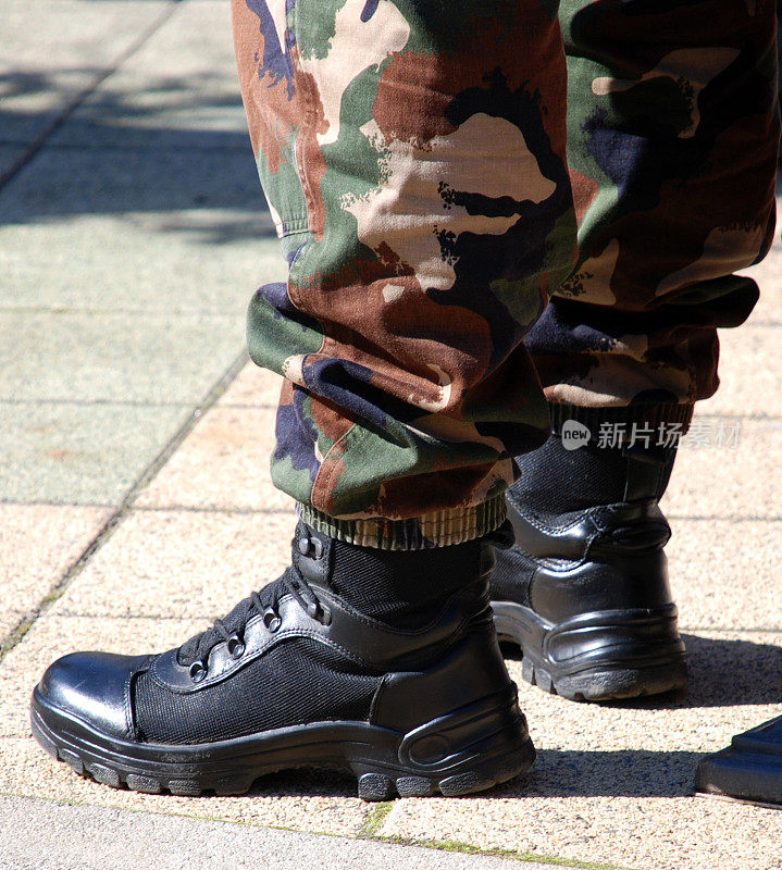 军事粗革皮鞋