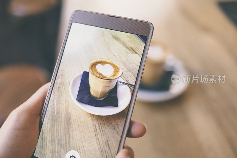 用智能手机拍摄咖啡
