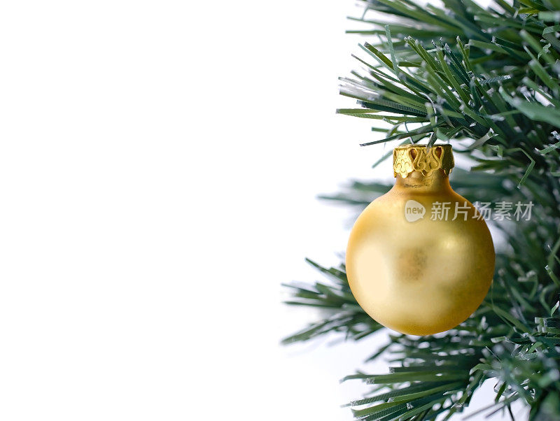 圣诞树上的金色装饰物