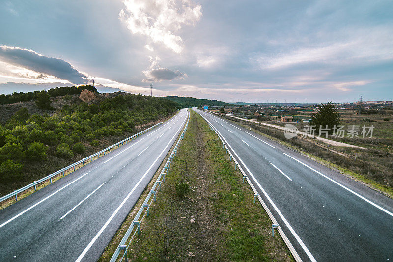 空的高速公路