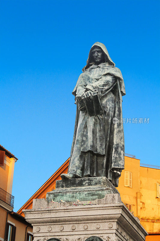 日落时的乔达诺布鲁诺雕像，鲜花广场，罗马，意大利。