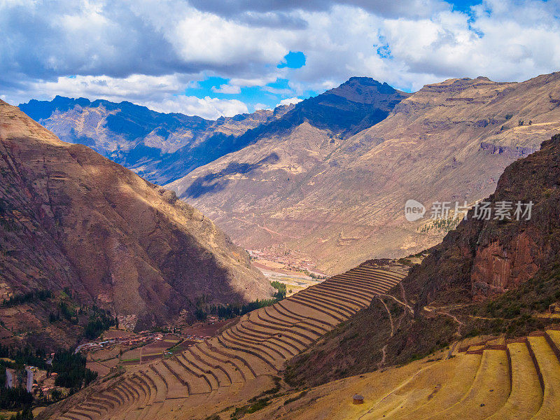 皮萨克印加遗址在秘鲁圣谷的冬季，极宽镜头