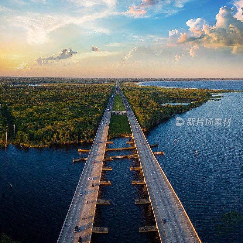 圣约翰河和佛罗里达州I4州际公路的航拍照片